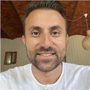 Bonjour
Si vous souhaitez prendre des cours de Mathématiques de manière efficace et ludique, n’hésitez pas à me contacter. 
Je suis professeur titulaire de Mathématiques depuis 8 ans et j’enseigne au lycée et au collège. 
A très bientôt